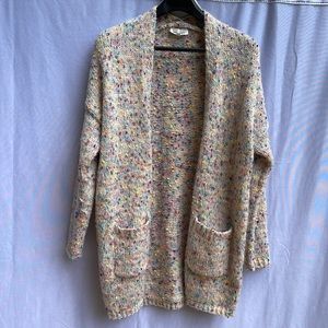 Cardigan without buttons.